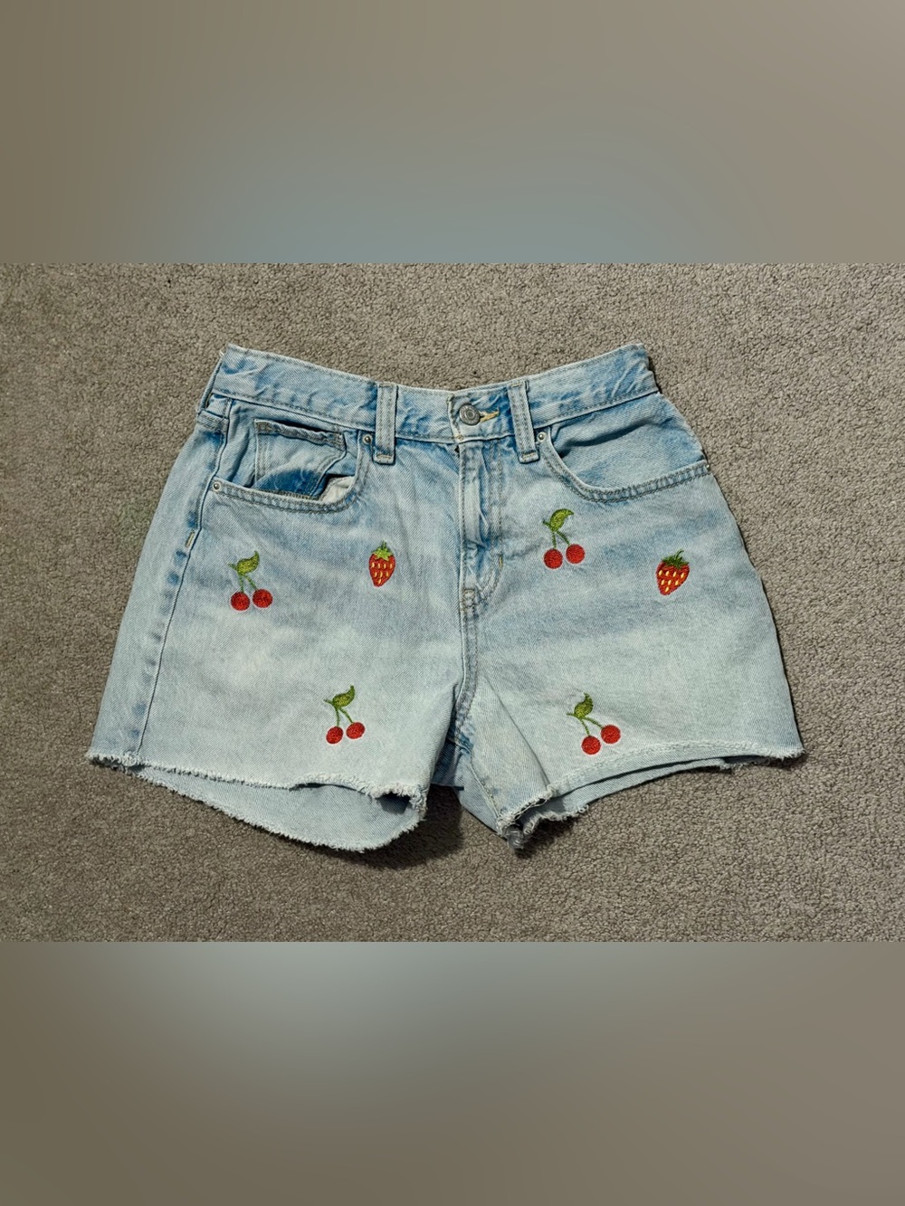 Kids/Girls Old Navy Light Wash Embroidered Fruit Denim Shorts - Kids 16